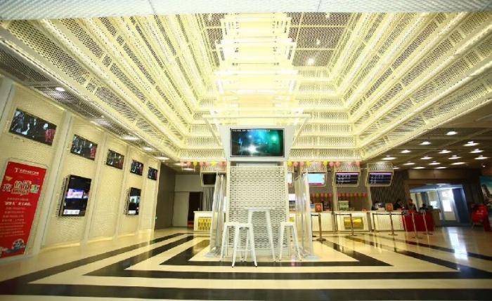 武漢金逸影城內裝（拉網板）